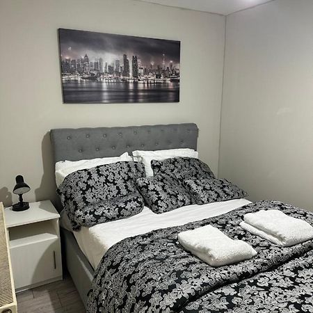 Beautiful Hoe Street First Floor One Bedroom Apartment B Walthamstow London Exterior photo
